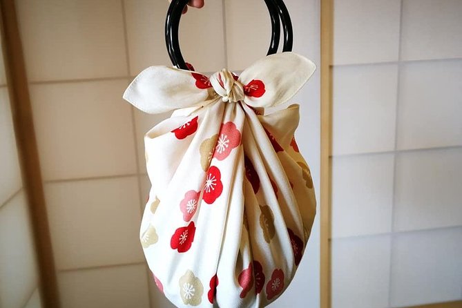 Furoshiki Experience Furoshiki Wrapping Demonstration