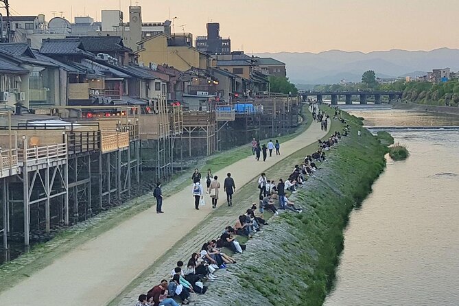 Nighttime All-Inclusive Local Eats and Streets, Gion and Beyond - Indulging in Authentic Local Eats: A Culinary Adventure