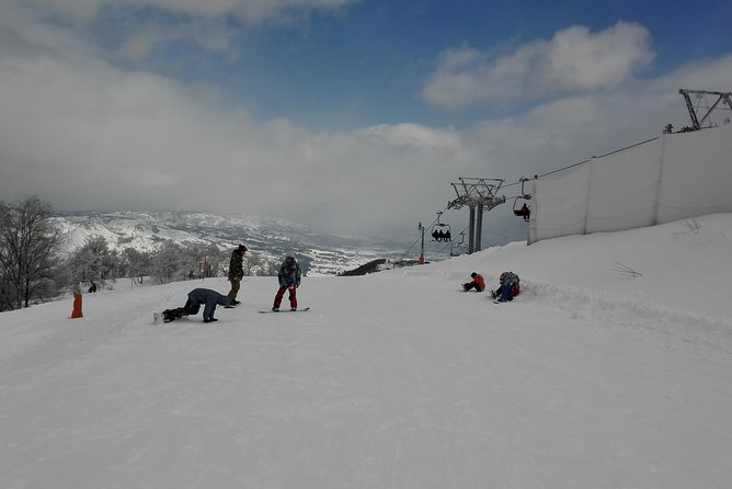 Niigata: Private Snowboarding Lesson Niigata Prefecture Inclusions