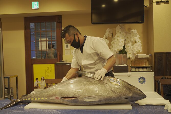 Tuna Cutting Show in Tokyo & Unlimited Sushi & Sake - History and Tradition of Tuna Cutting