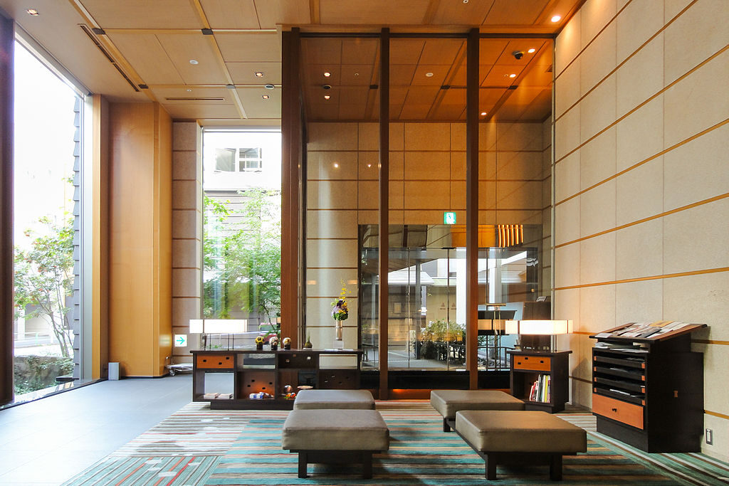 1024px-hotel_niwa_tokyo_1f_lobby_20131028-002