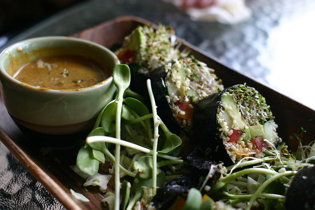 1024px-raw_vegan_lunch