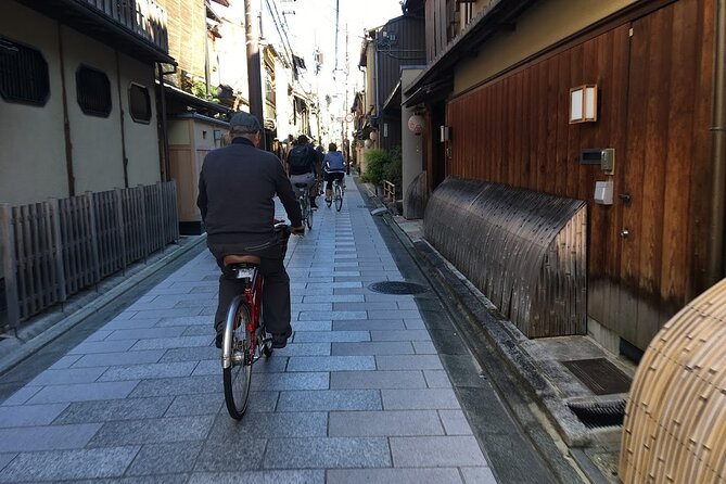 Private Cycling Tour by E-Bike (Am; With an Authorized Guide) - Cancellation Policy