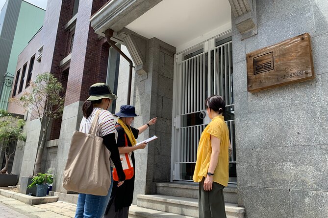 Kumamoto Castle Town Walking Tour With Local Guide - Local Resident Interaction