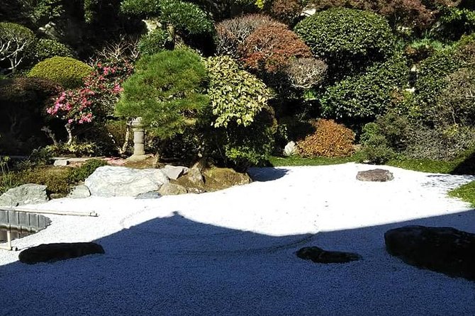 6-Hour Kamakura Tour by Qualified Guide Using Public Transportation - Included Entrance Fees for Popular Sites