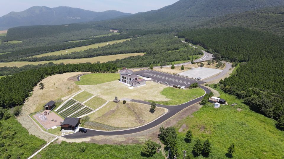 開放劇場「Tao-no-Oka」でのドラムTAOのライブパフォーマンス - Select Participants and Date