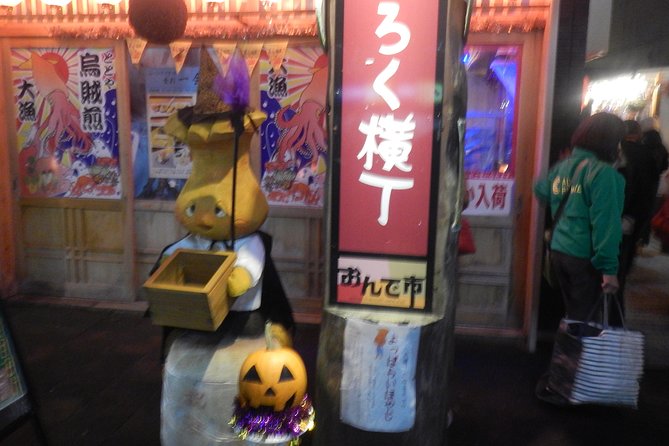 Bar Hopping With Local Food With a Guide - Local Food Experience