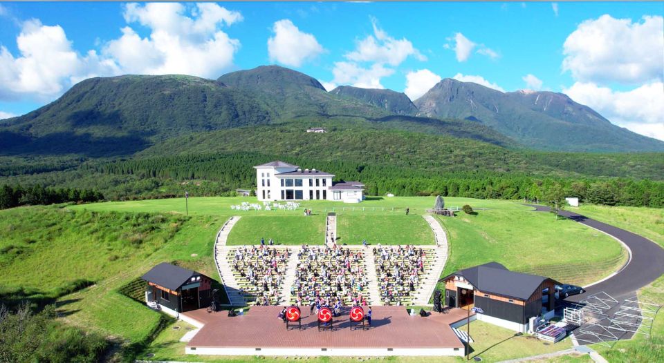 開放劇場「Tao-no-Oka」でのドラムTAOのライブパフォーマンス - Important Information