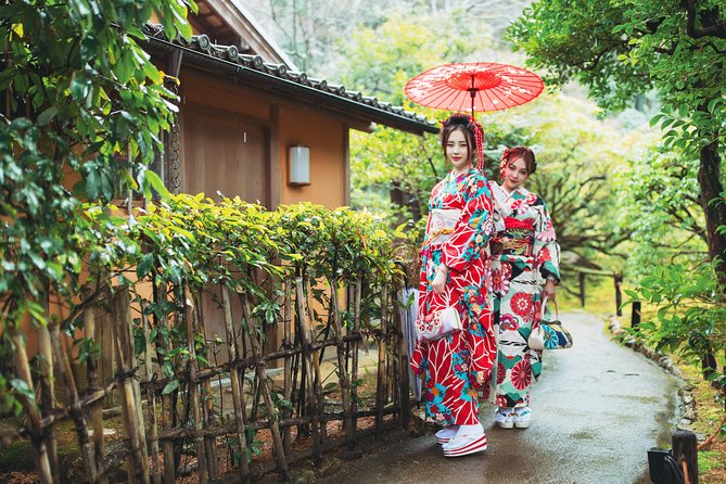 Long sleeved Furisode Kimono Experience in Kyoto Quick Takeaways