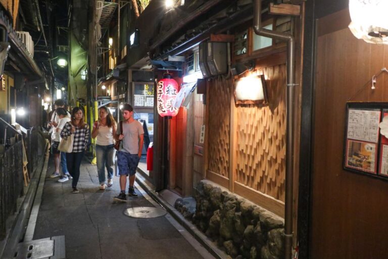 kyoto-3-hour-bar-hopping-tour-in-pontocho-alley-at-night-quick-takeaways