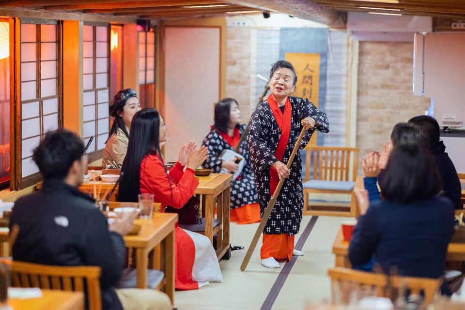Tokyo: Yakatabune Dinner Cruise & Traditional Japanese Show - About the Yakatabune Dinner Cruise